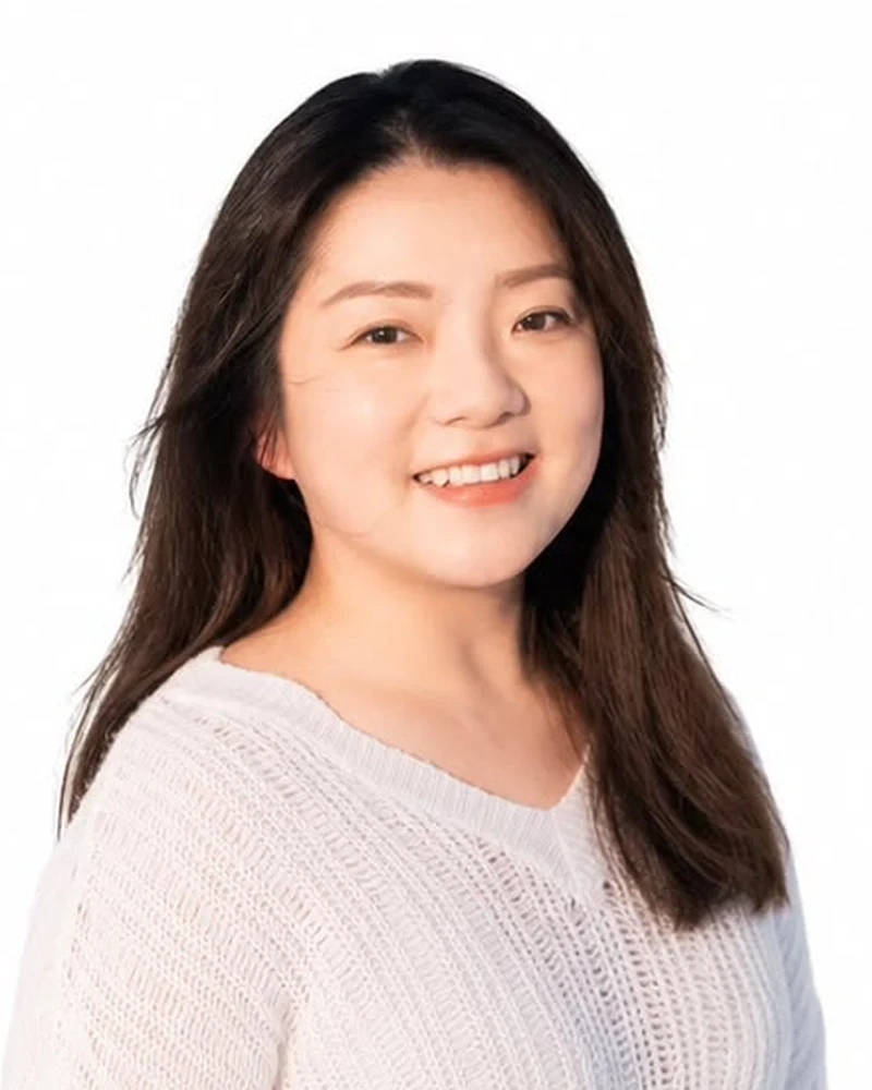 Eunice Moh,50 岁,15 年 YouTube 创作者,AI Creator Lab 创办人
